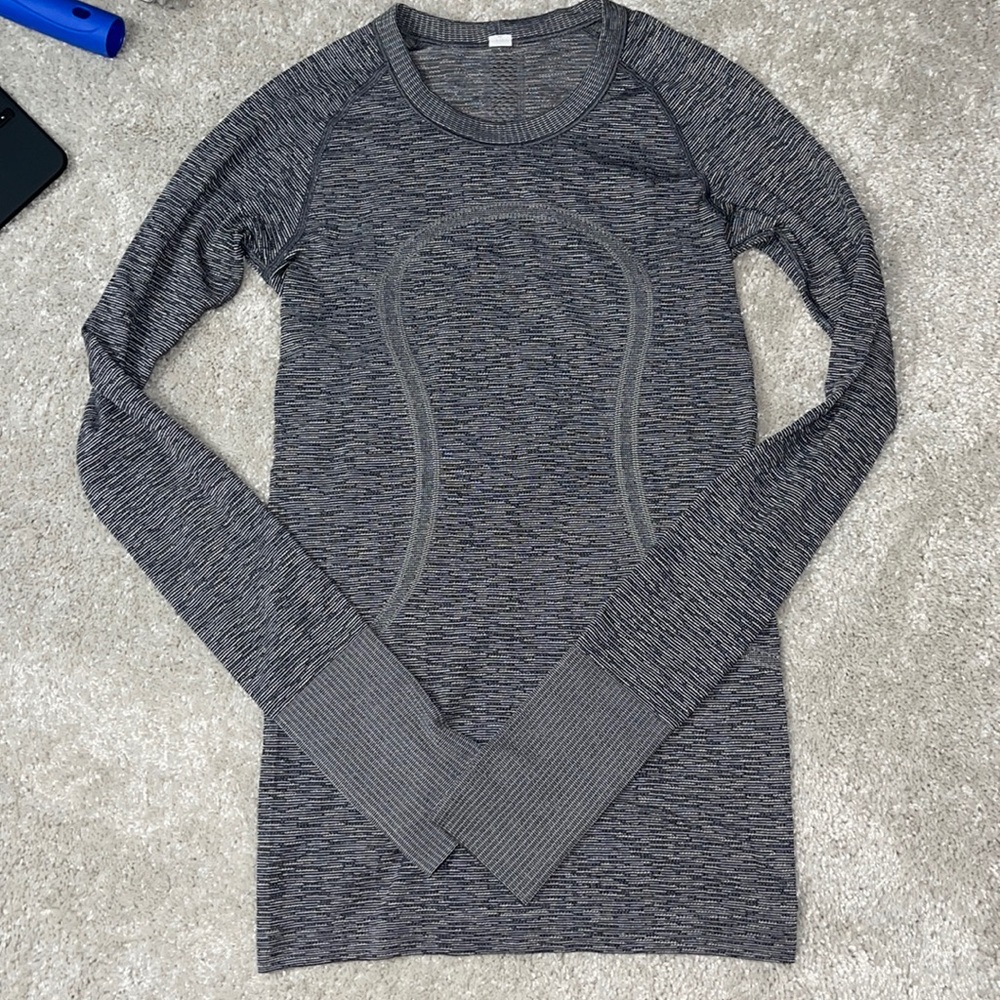 lululemon size 4 long sleeve shirt!